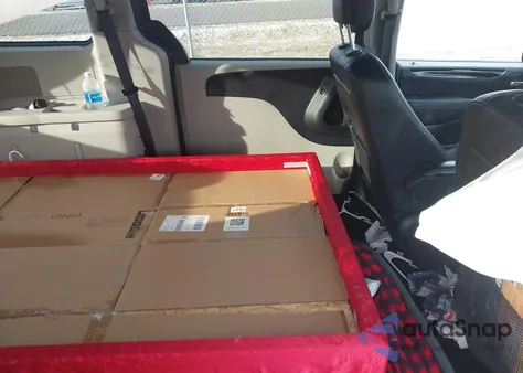 2019 Dodge Grand Caravan Sxt z USA, uszkodzony, nr VIN 2C4RDGCG4KR739149